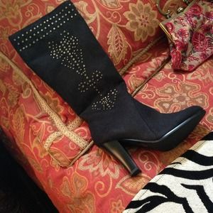 Never been work black boots gold detail