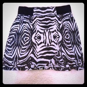 Black and gray high waisted skirt