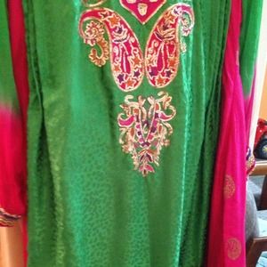 Pakistani shalwer kameez