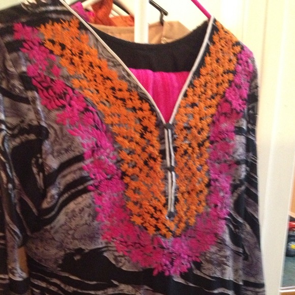 Pakistani suit - Picture 1 of 1