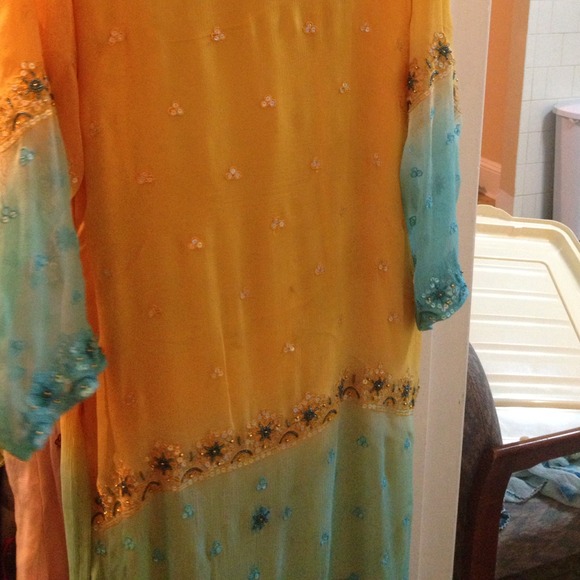 Indian /Pakistani dress - Picture 2 of 2