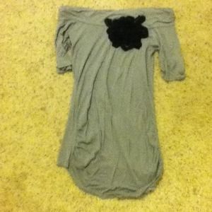 Cute classy grey and black top :)