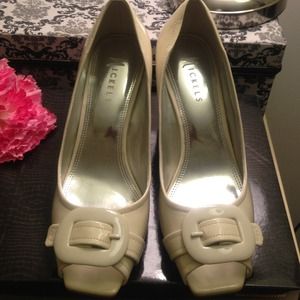 🎀Cream Heels Shoes🎀