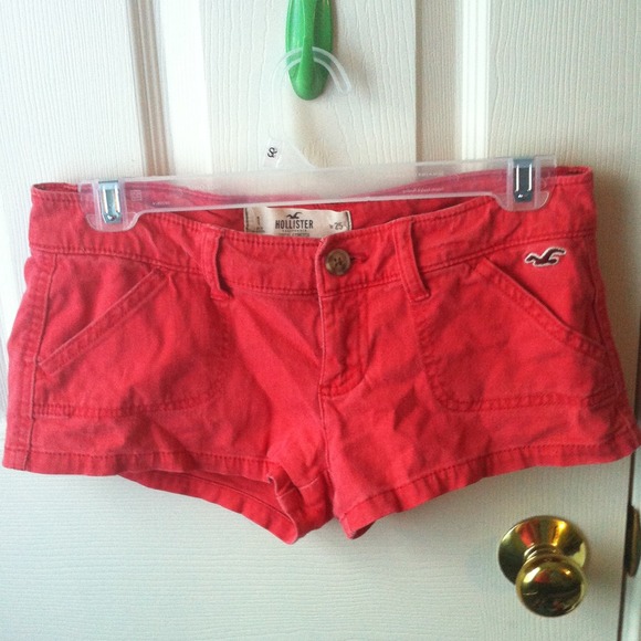 Hollister pink shorts!!