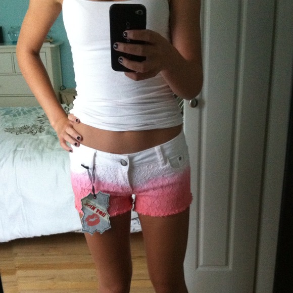 ☁White to pink ombré shorts💓