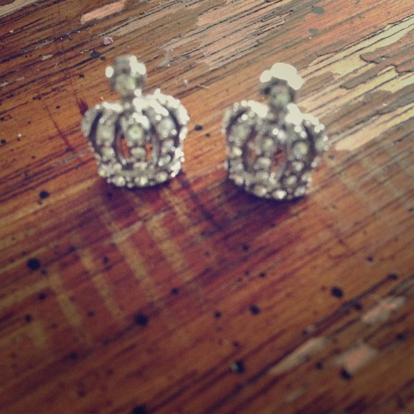 👑SOLD👑 Betsey Johnson Princess Crown Earrings