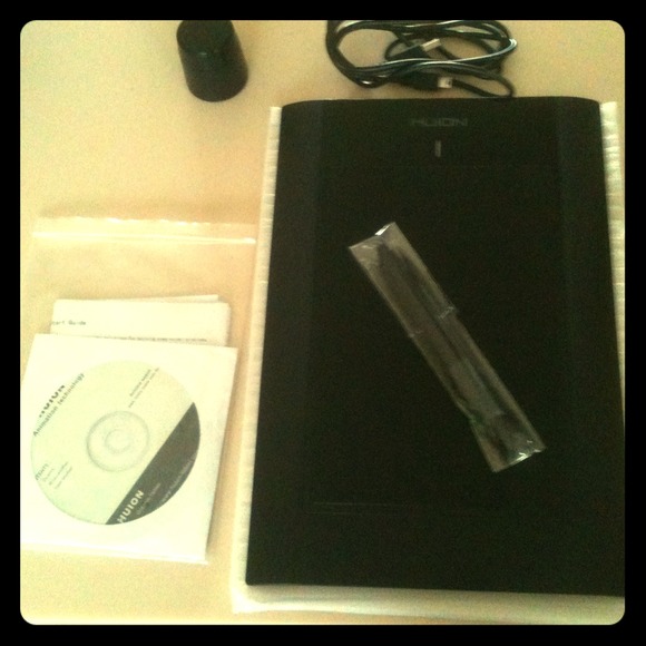 Huion graphic tablet with extra pen tips