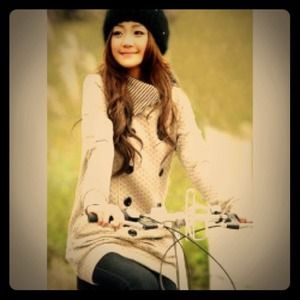 NWOT cream pullover sweater