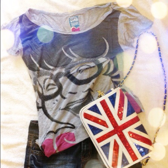 ❤Stylish graphic tee❤