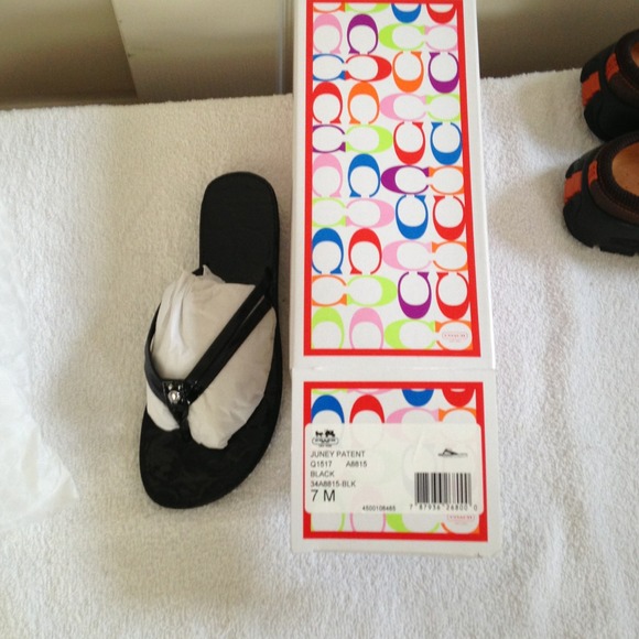 NEW  COACH BLACK PATENT LEATHER FLIP FLOPS
