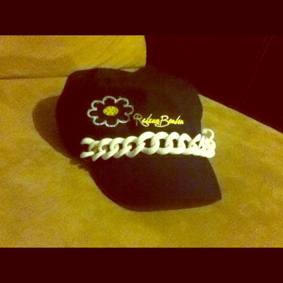 Rebecca Bon Bon hat