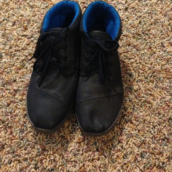 Black toms