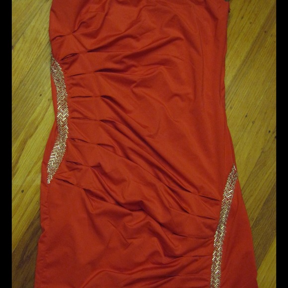 Red curved beading bodycon dress - Picture 2 of 4
