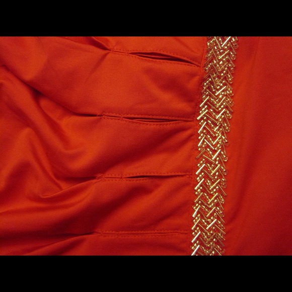 Red curved beading bodycon dress - Picture 3 of 4