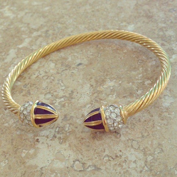 Beautiful bangle rhinestone goldtone