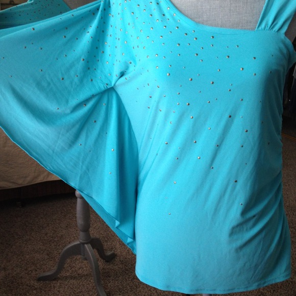 ❌Sold❌Vince camuto top - Picture 2 of 4