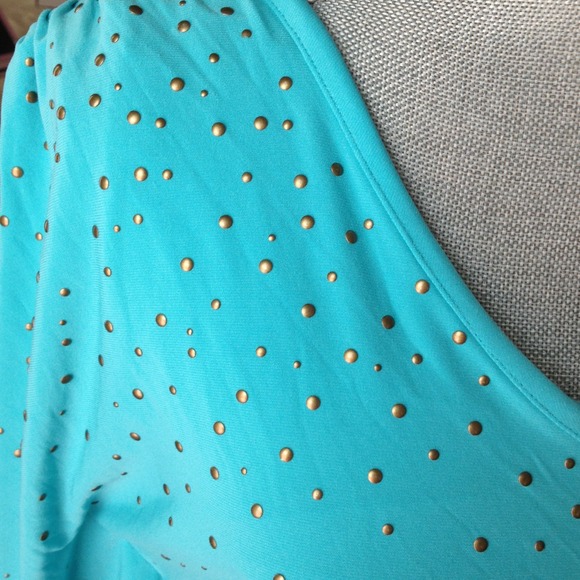 ❌Sold❌Vince camuto top - Picture 3 of 4