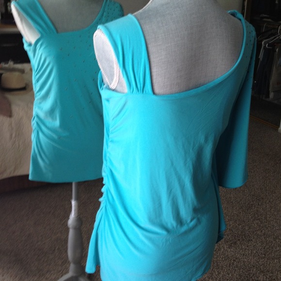 ❌Sold❌Vince camuto top - Picture 4 of 4