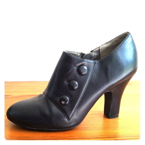 Adorable black ankle boots