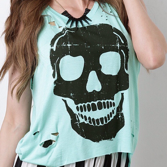 💖💖 Light Blue Tops w/ Black Skull 💖💖 - Picture 3 of 3