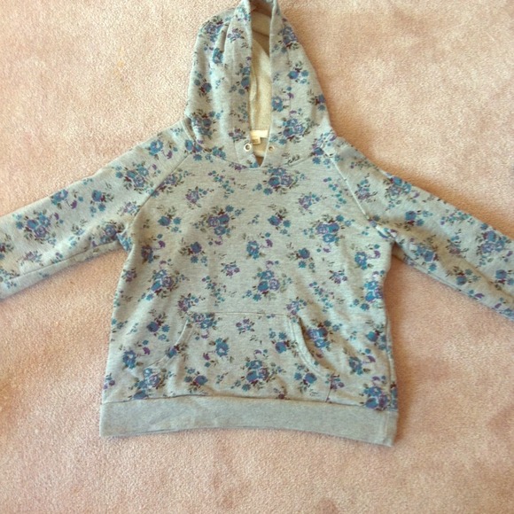 size medium forever 21 sweatshirt, fits like small