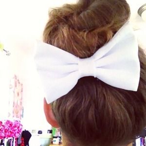 White hair bow