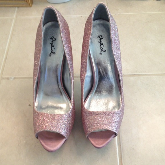 Pink sparkle high heel shoes
