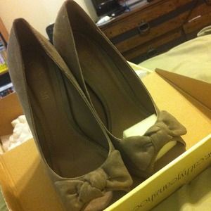 Cathy jean peep toe heels