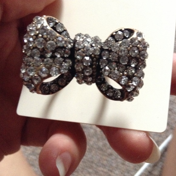 Sold! Rhinestone bow ring size 6 - Picture 2 of 4