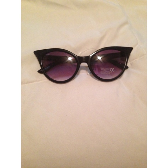 Cat eye sunglasses