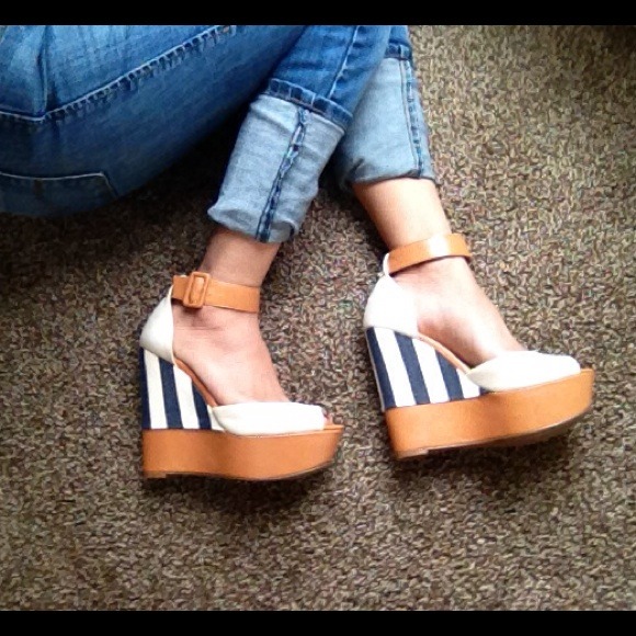 ⚠️📍SOLD ON EBAY📍 ⚠️Jessica Simpson wedges