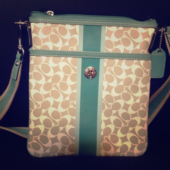 ♻Trade with emma20 for CHI- Coach Swing pack