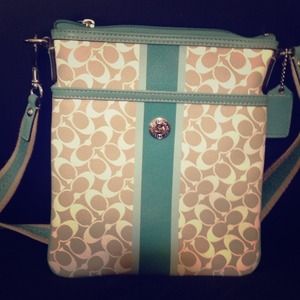 ♻Trade with emma20 for CHI- Coach Swing pack