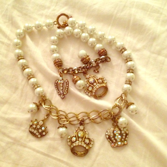 Neckless and Bracelet bundle!!