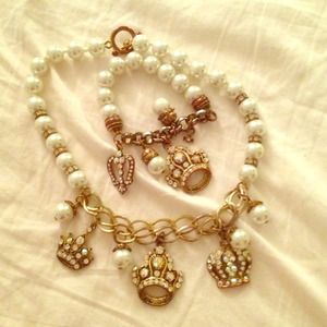 Neckless and Bracelet bundle!!