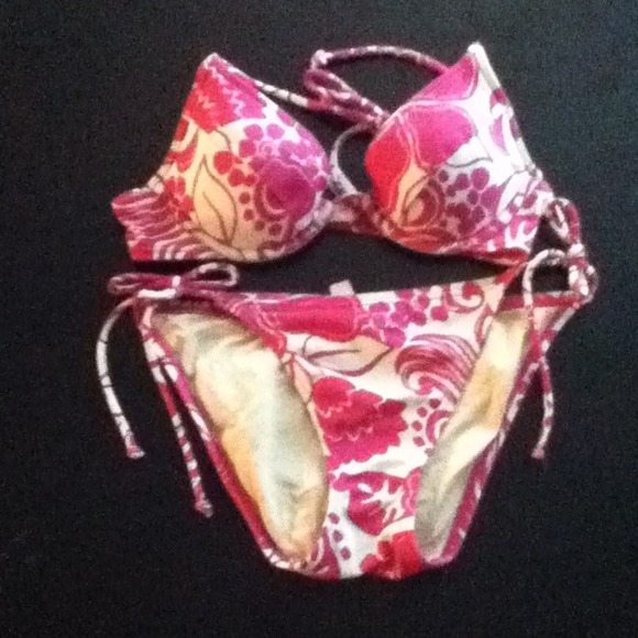 SOLD! Victoria's Secret bikini
