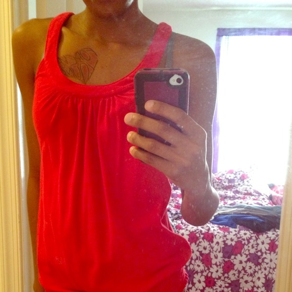 Basic Red Top