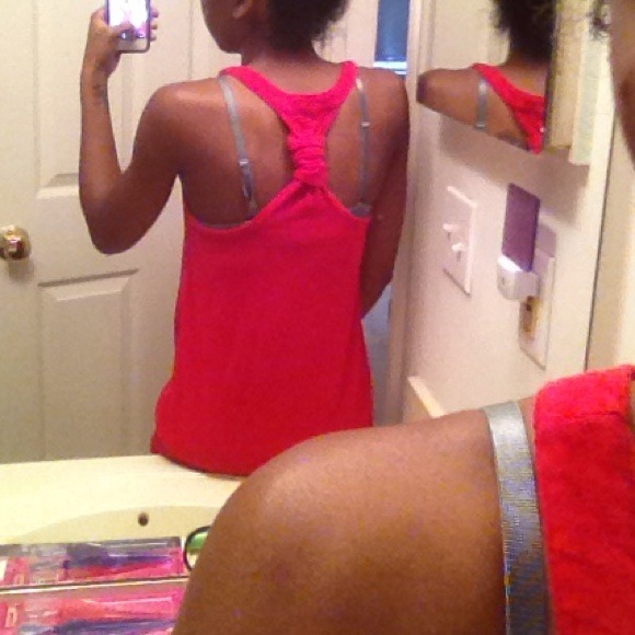 Basic Red Top - Picture 2 of 2