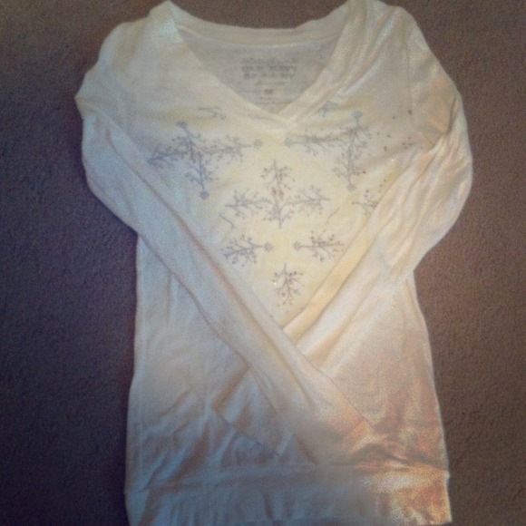 Long sleeve cream shirt with gold and gray detail