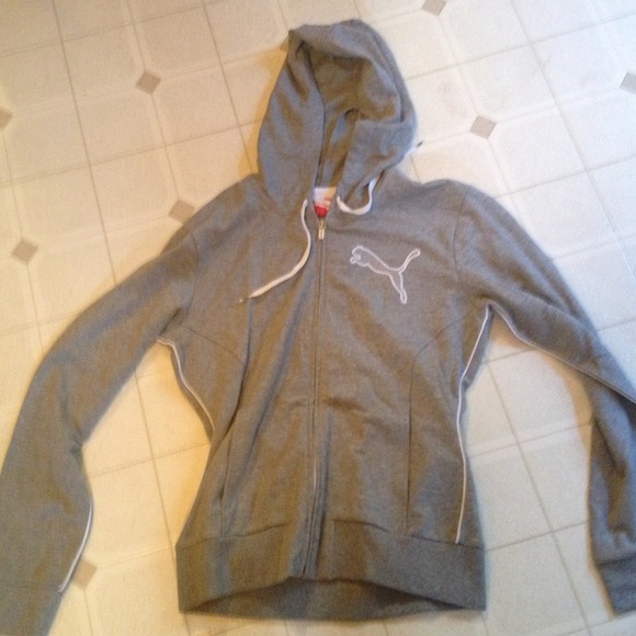 Never worn puma sweat shirt