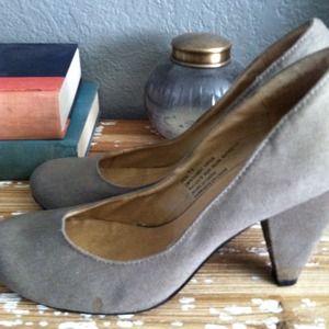 Urban outfitter grey wedges size 7 1/2
