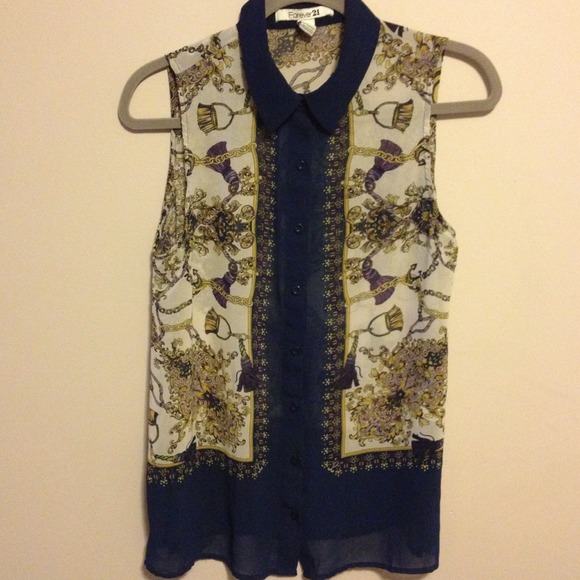 💥REDUCED💥Sheer Collar Top w/ Cute Chain Design