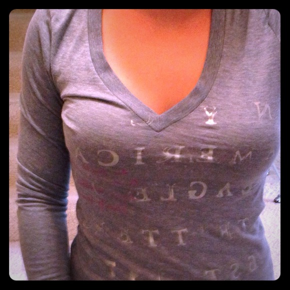 AMERICAN EAGLE long sleeve vneck top - Picture 1 of 2