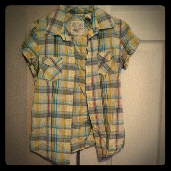 Short sleeve yellow plaid button down shirt.