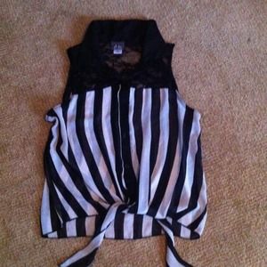 💢💢SOLD💢💢Blk & wht sheer top