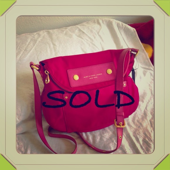 Beautiful Marc Jacobs Purse In a Fuchsia Color!