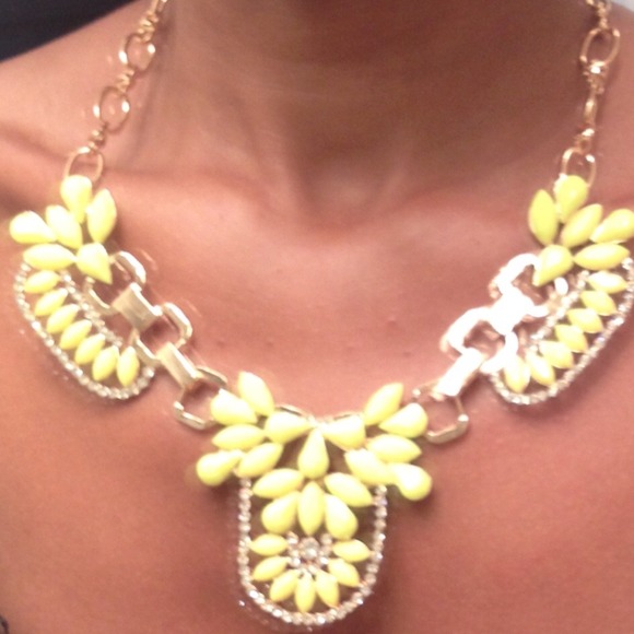 🌻On Sale🌻 Yellow Statement Necklace - Picture 3 of 4