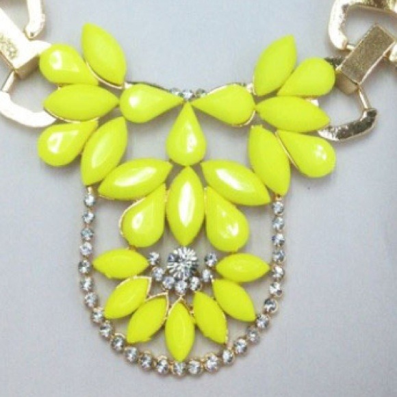 🌻On Sale🌻 Yellow Statement Necklace - Picture 4 of 4