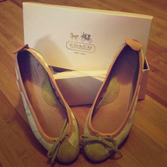 👠👠Cute Coach Flats!!!!👠👠