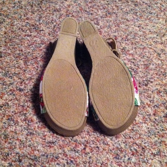 Multi color floral wedges - Picture 2 of 3